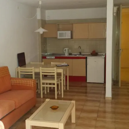 Διαμέρισμα 50 τ.μ. με 1 υπνοδωμάτιο και 1 ιδιωτικό μπάνιο σε Αρόνα Διαμέρισμα *